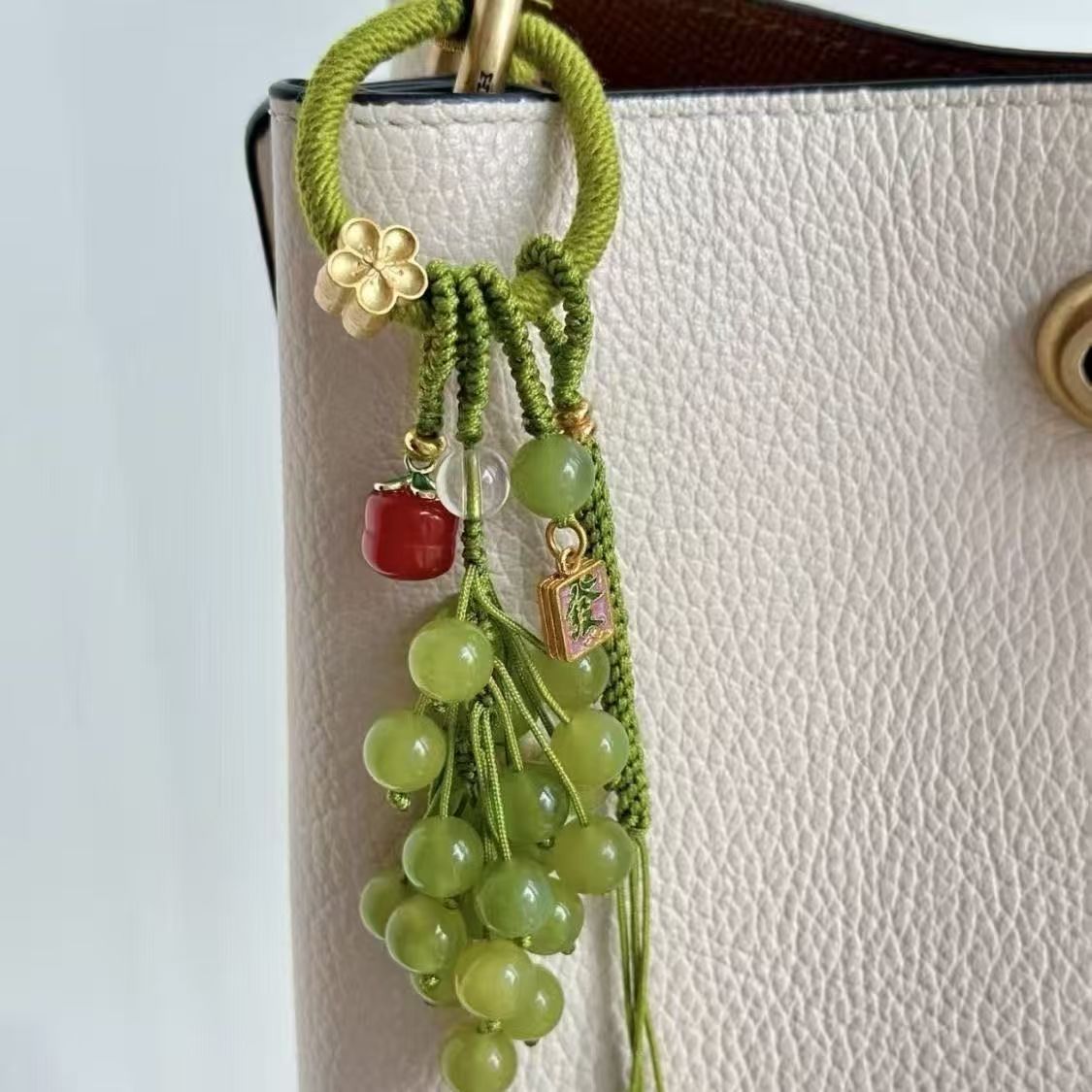 Color-changing grape pendants