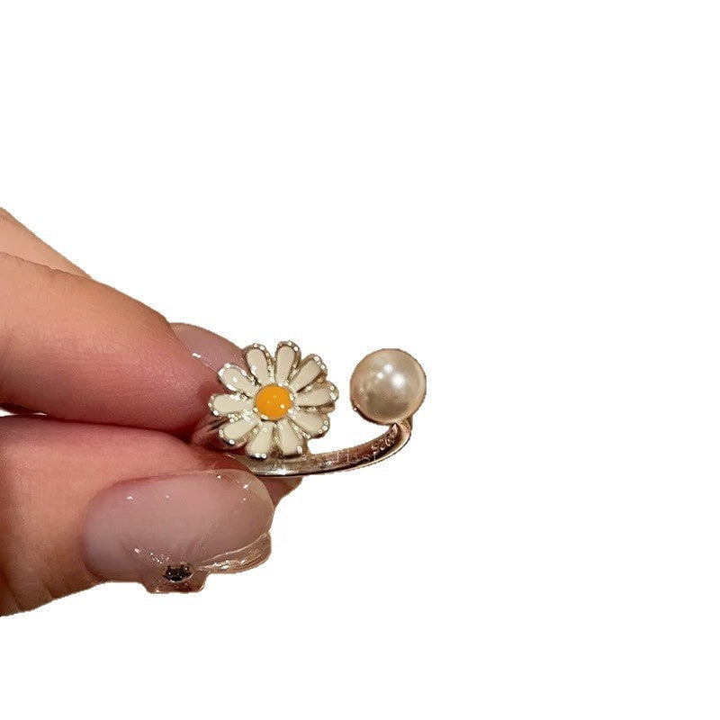 The open ring is a niche design for layering index finger rings