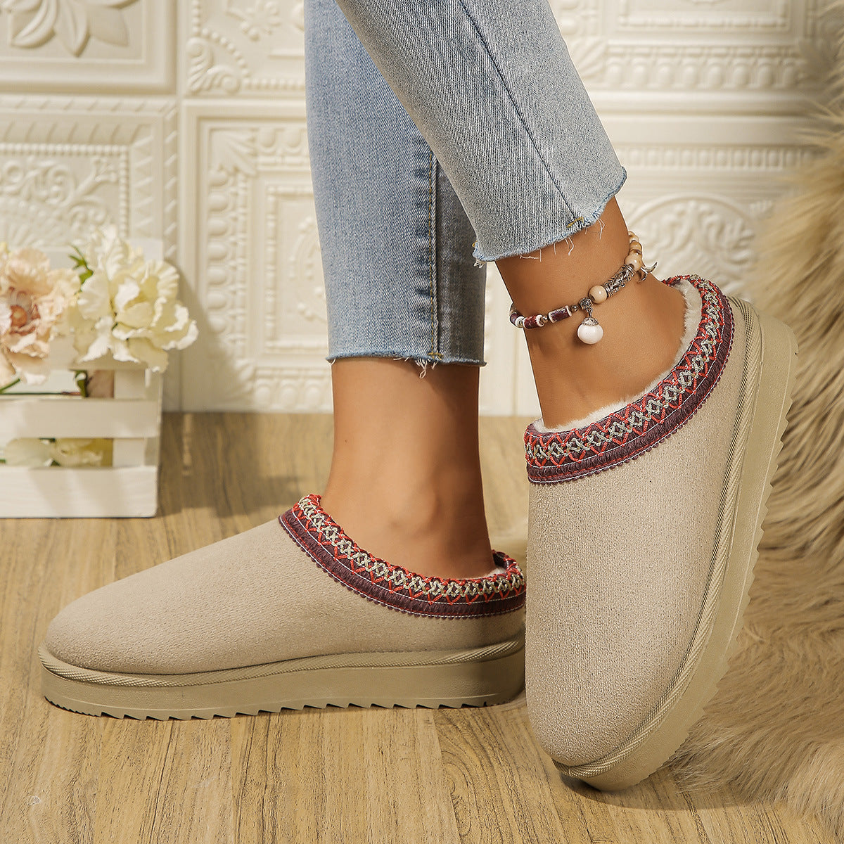 Thickened plush slippers