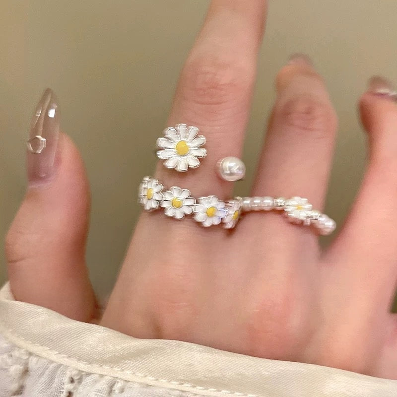 The open ring is a niche design for layering index finger rings