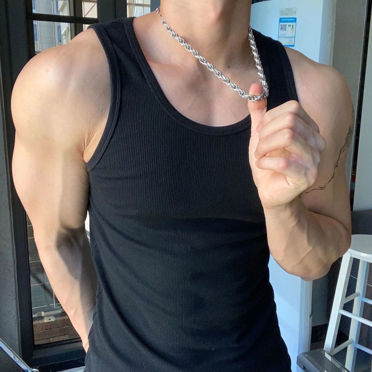 Men's sleeveless style for sports and fitness