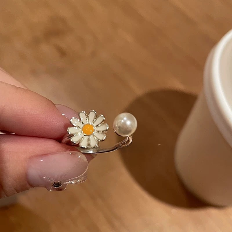 The open ring is a niche design for layering index finger rings