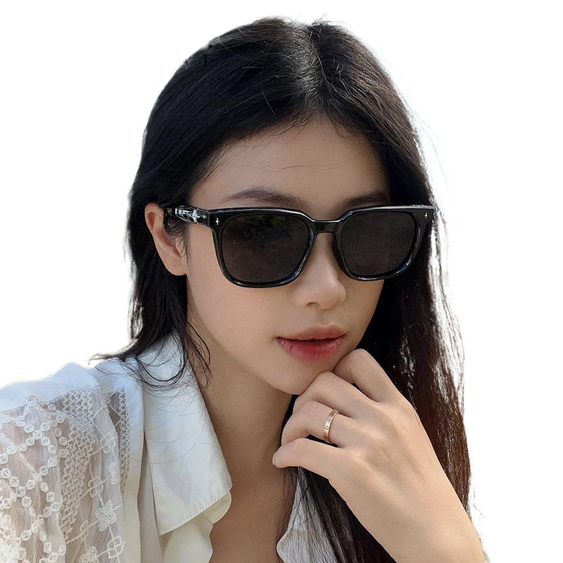 Uv-blocking sunshade glasses